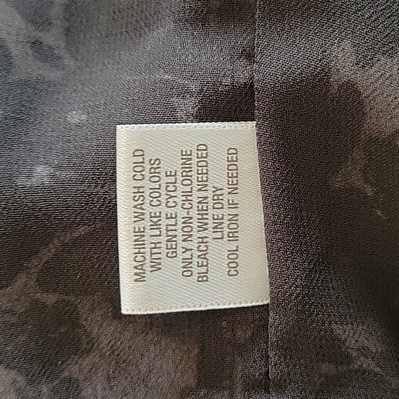 DRESS BARN medium black & white floral w/dots blouse with bow on hip - Picture 5 of 5